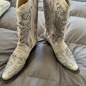 Size 12 boots run like a size 11 worn briefly for a wedding last year.